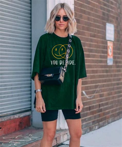 how to wear an oversized t shirt with shorts